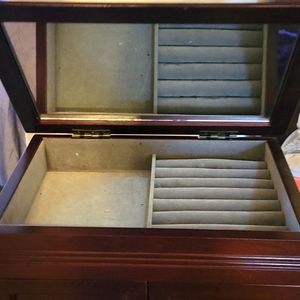Jewelry box